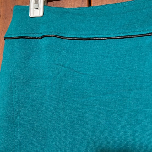 Skirts - Picture 2 of 7